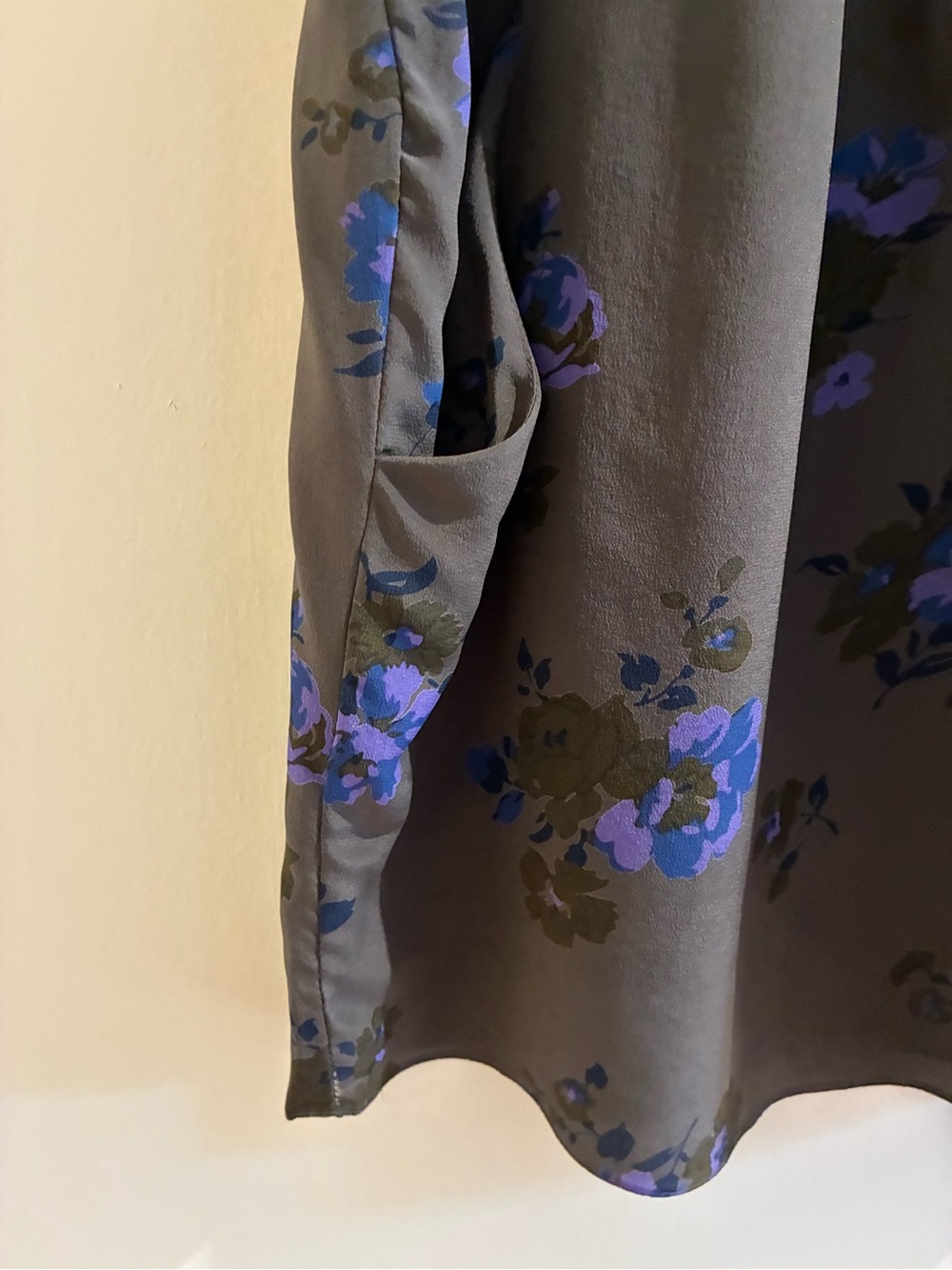 Rebecca Taylor Gray with Blue Floral Ruffle Front Dress *MOVING SALE* - Picture 3 of 4